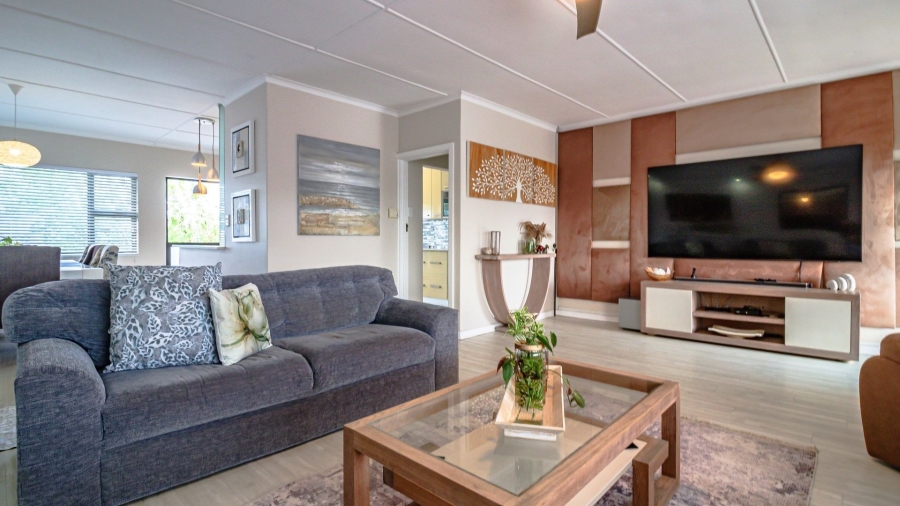 6 Bedroom Property for Sale in Gonubie North Eastern Cape
